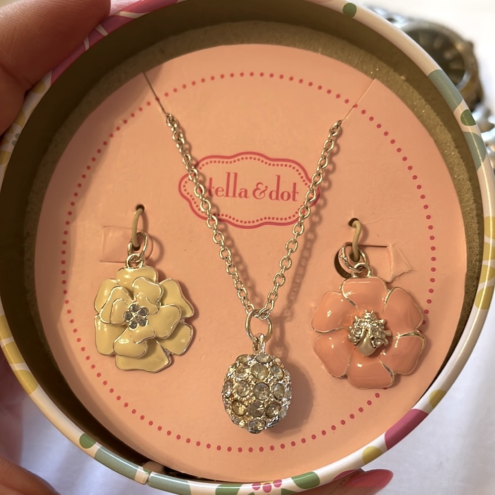 Stella & Dot little girls 3 piece necklace set